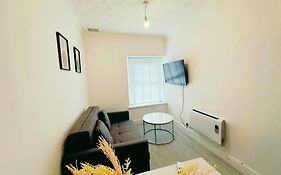Modern & Stylish 1 Bedroom Flat In Bridgend Town